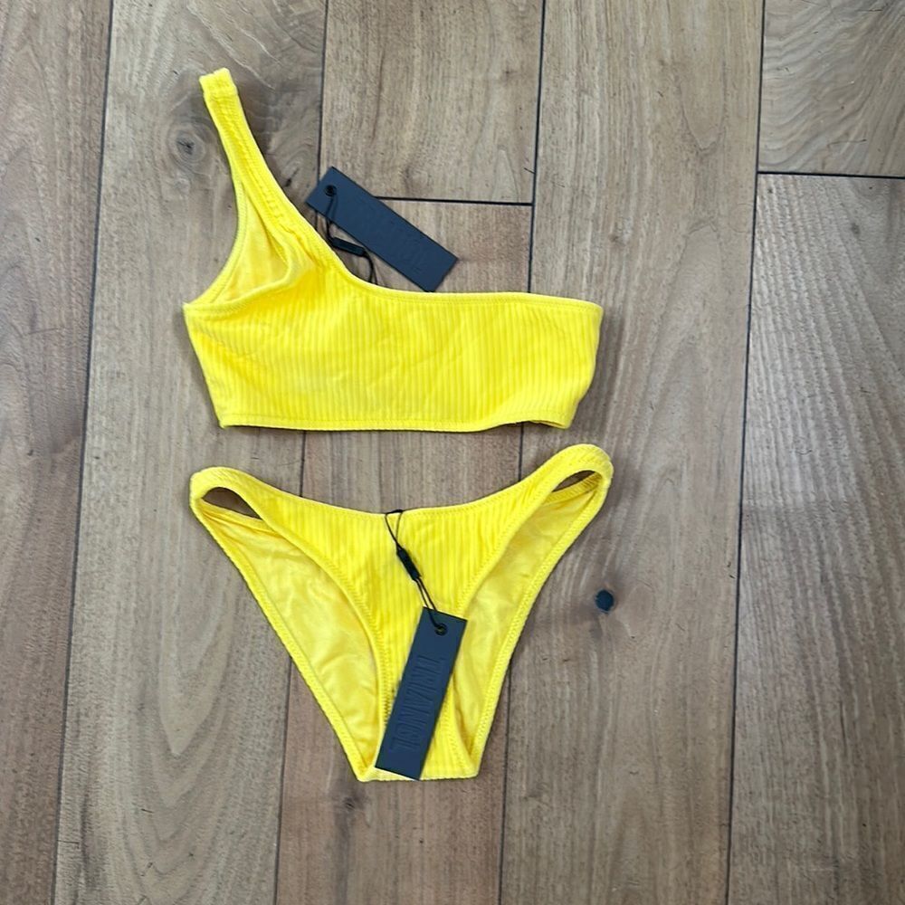 TRIANGL MELROSE CHEEKY SUNSHINE RIB SET NEW WITH TAGS NO BAG
